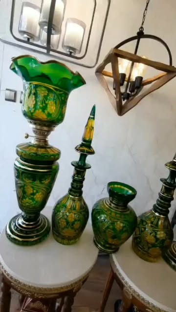 ست کریم خانی همراه با تنگ نیزه ای و گلدان تمام تراش